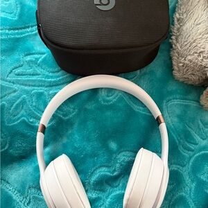 Light pink BEATS SOLO 4 Wireless Headphones